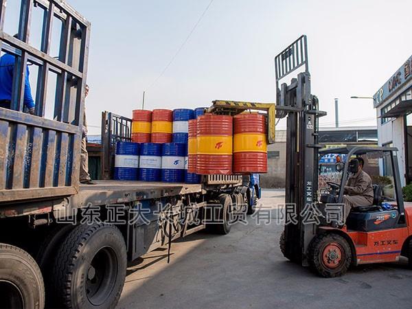 液壓支柱乳化油成品搬運